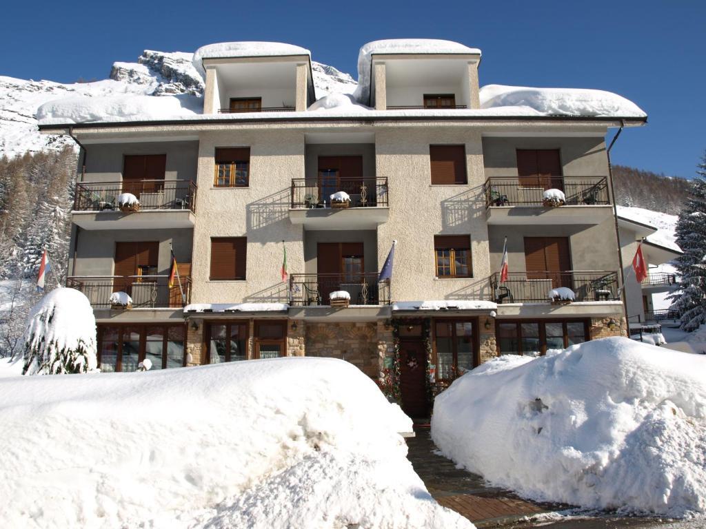 Hotel Trois Etoiles Entracque Exteriör bild