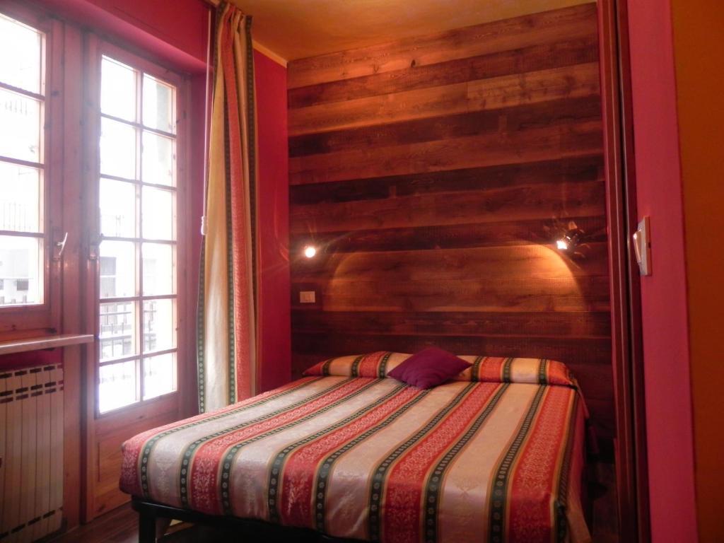 Hotel Trois Etoiles Entracque Rum bild