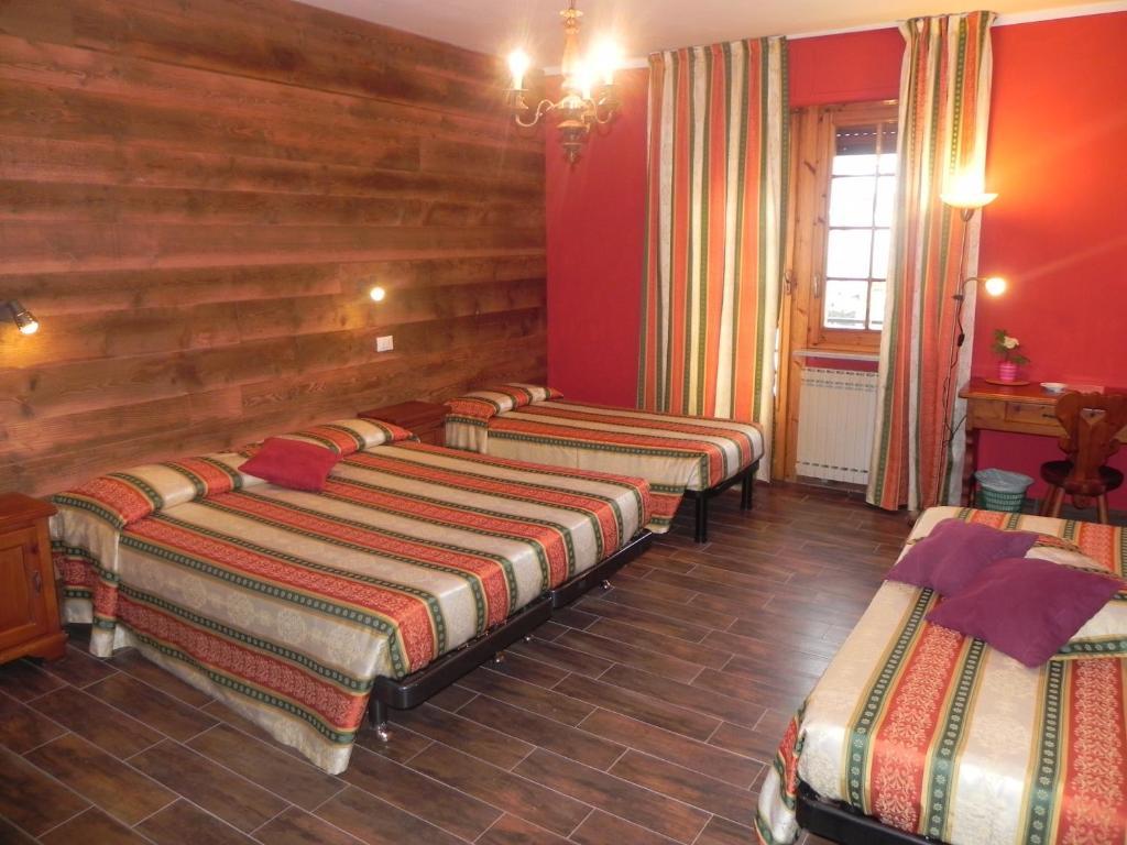 Hotel Trois Etoiles Entracque Rum bild