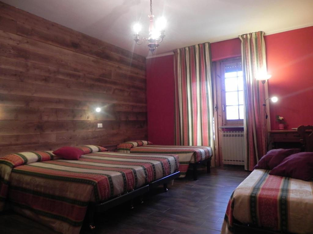 Hotel Trois Etoiles Entracque Rum bild