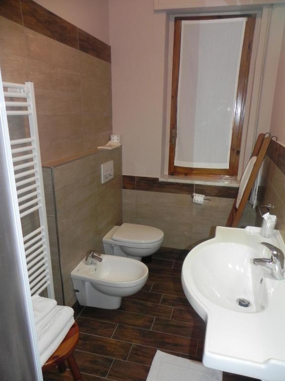 Hotel Trois Etoiles Entracque Rum bild