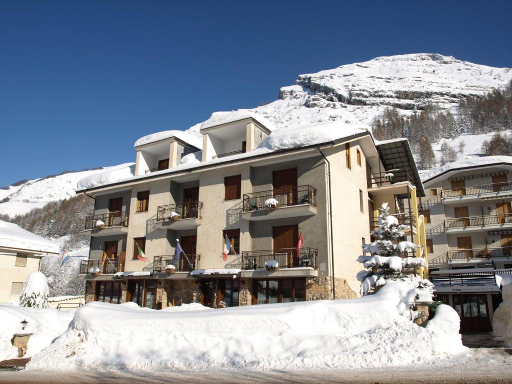 Hotel Trois Etoiles Entracque Exteriör bild