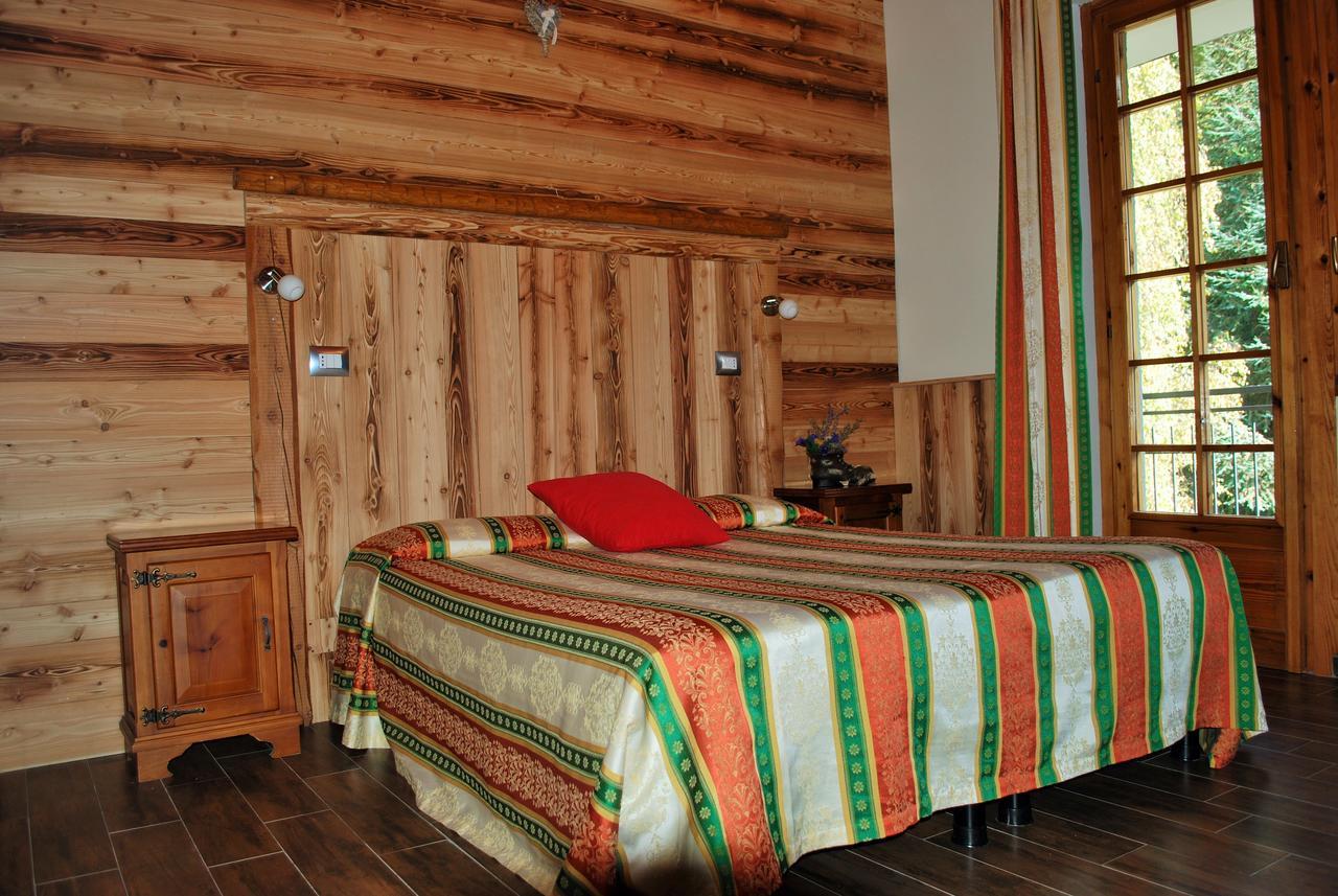 Hotel Trois Etoiles Entracque Exteriör bild