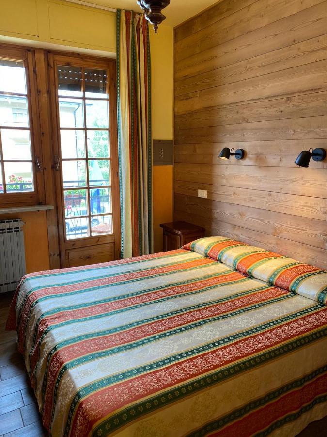 Hotel Trois Etoiles Entracque Exteriör bild
