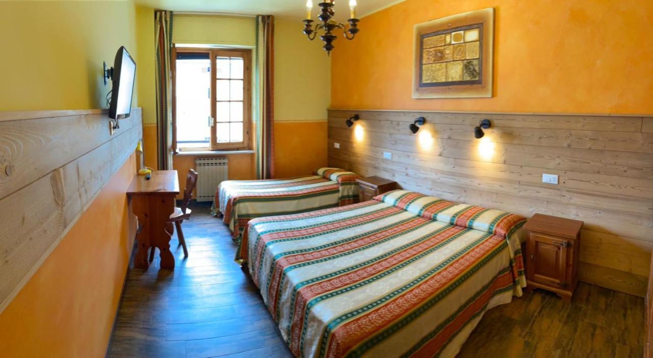 Hotel Trois Etoiles Entracque Exteriör bild